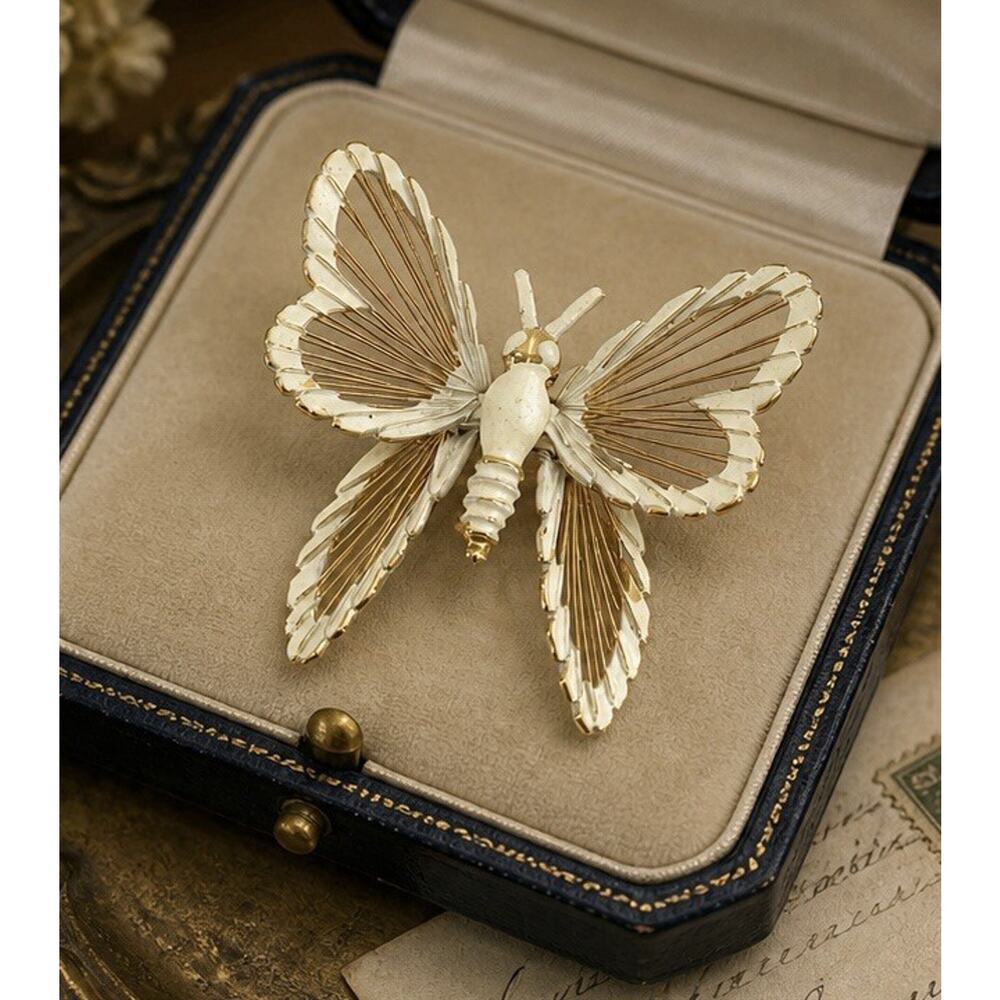 Monet Butterfly Brooch White Enamel Gold Tone Openwork Wings 1.75” Vintage Pin - Picture 2 of 6